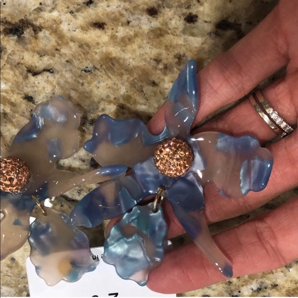 New Lilly Blue acrylic resin flower earrings - Picture 3 of 4